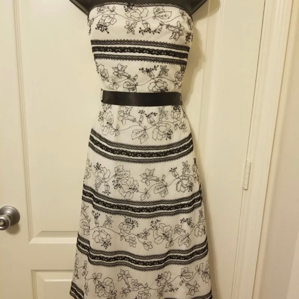 BCBG MaxAzria white and black beaded cocktail dress size 2